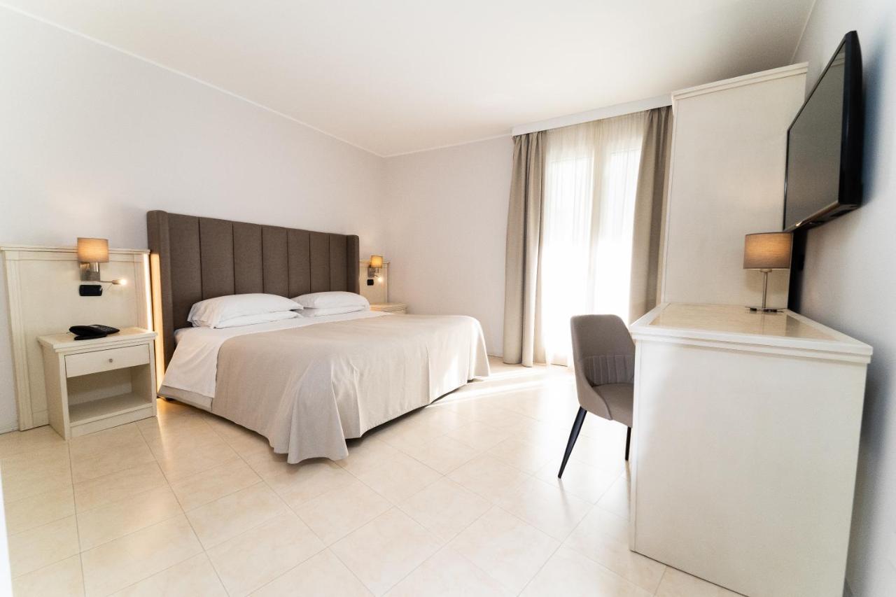 Hotel Falli Porto Cesareo Eksteriør bilde
